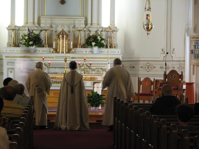 071007_triduum_042.jpg