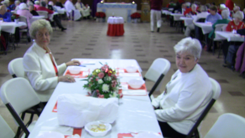 081206_senior_dinner_010.jpg